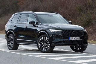 Volvo dalo rodinnému korábu černočerný styl a zrychlení sporťáku. Z vlajkové lodi je dnes úspěšný bestseller - Garáž.cz